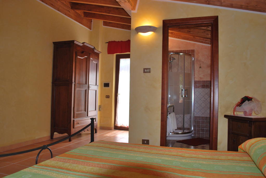 Agriturismo La Valle Di Ceri Черветере Номер фото